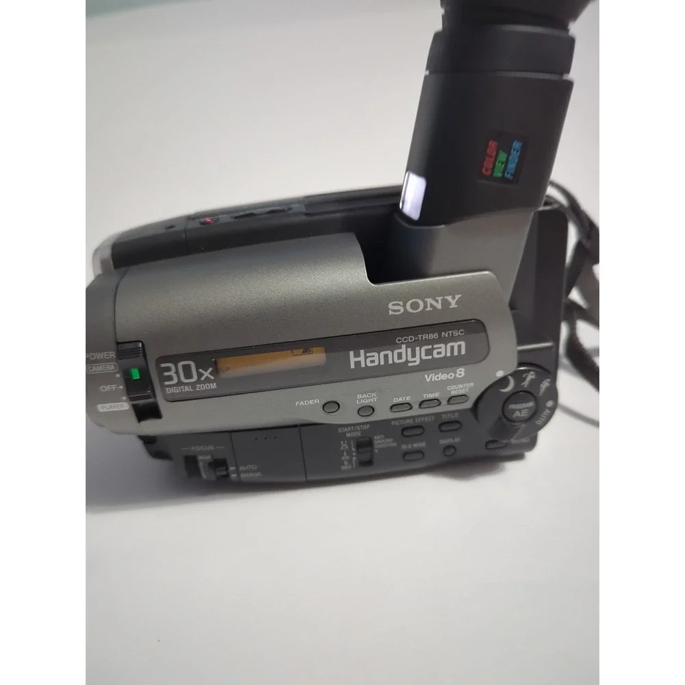 Sony Handycam CCD-TR86 Video 8 8mm Camcorder Bundle Bag Charger New Battery